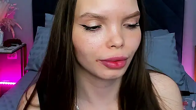 Curvy_Dynamite_'s cam snapshot