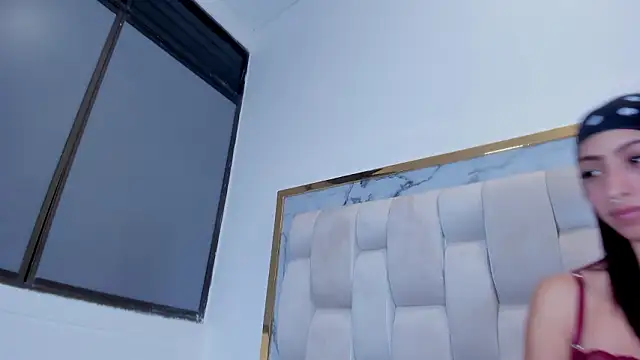 emma_hearths's cam snapshot