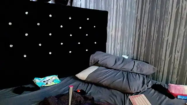 Alicee_Moonn live sex cam