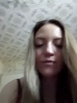 KattyLuuu's cam snapshot