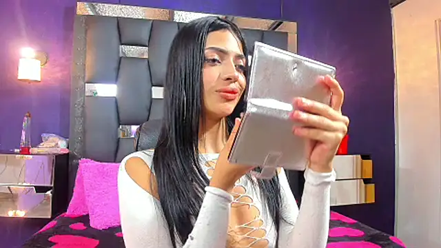 EMYCLARK01's cam snapshot