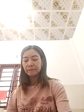 Sexy-ladyboobs69's cam snapshot