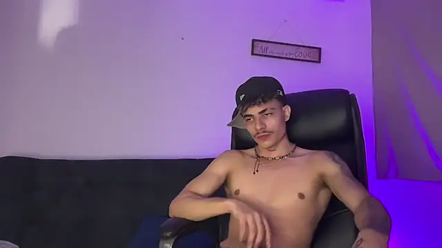 dominic_brandd23's cam snapshot