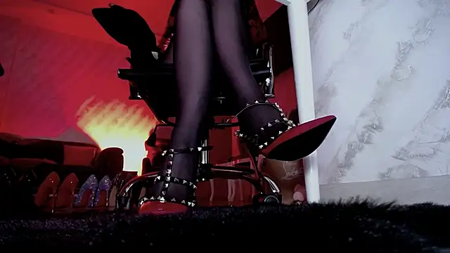 FinDomGod's cam snapshot