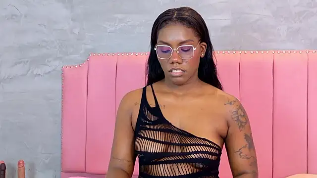 Alaia_Colins's cam snapshot