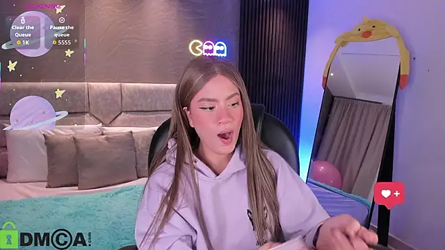 Arinextdoor's cam snapshot