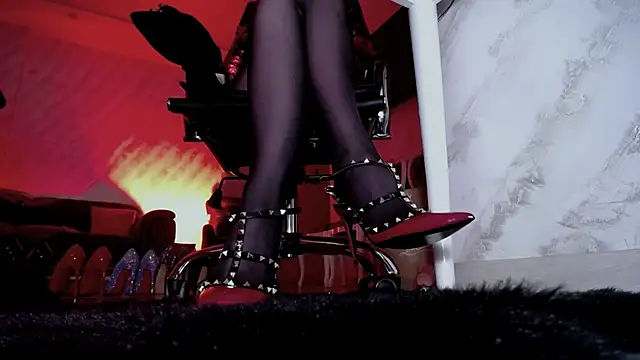 FinDomGod's cam snapshot