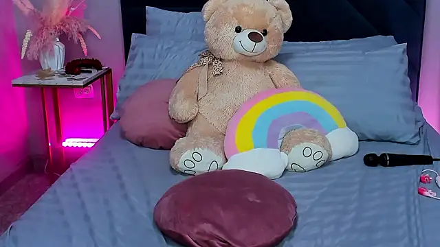 Curvy_Dynamite_'s cam snapshot