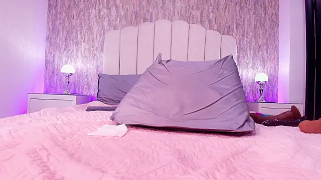 raven_lilith_'s cam snapshot