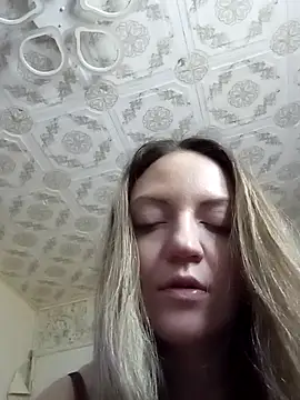 KattyLuuu's cam snapshot