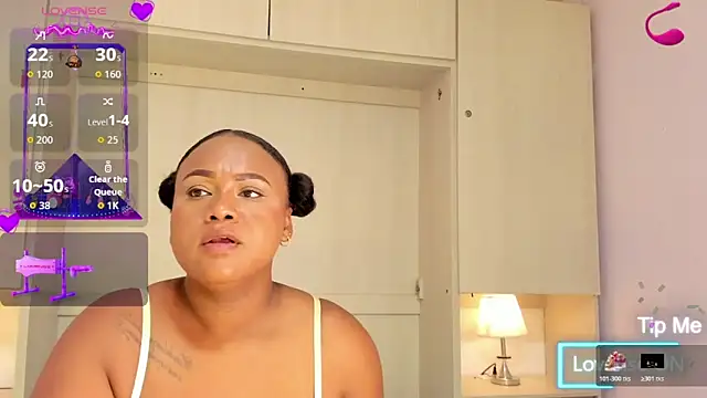 EmilyyStuart's cam snapshot