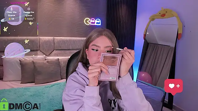 Arinextdoor's cam snapshot