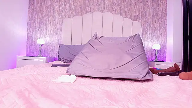 raven_lilith_'s cam snapshot