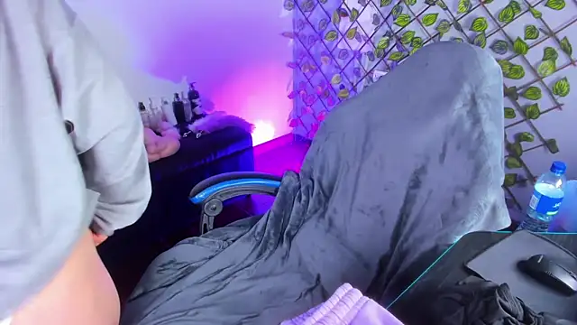 Amy_hoy69's cam snapshot