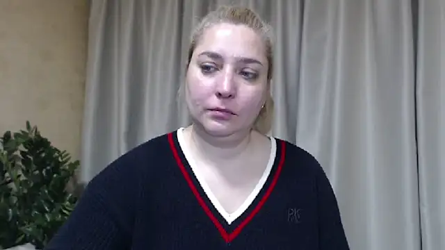 sweetpussy13's cam snapshot