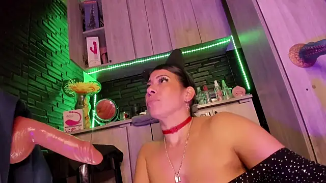 LaureenHills's cam snapshot