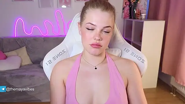 Maya_Rave's cam snapshot