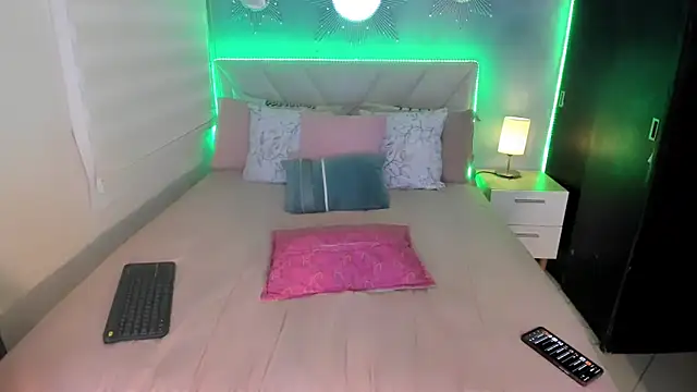 sexycouple4u's cam snapshot