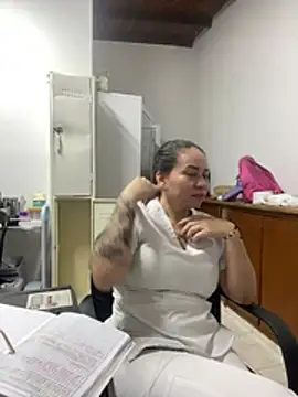 HealingHoney's cam snapshot