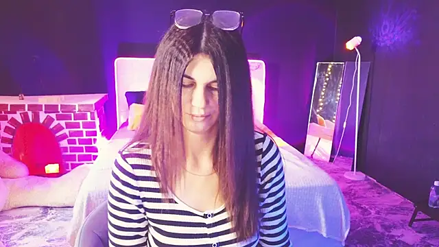 EmilyReal's cam snapshot