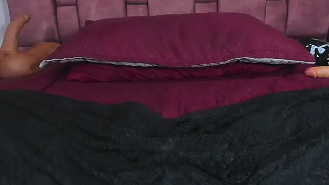 luna_maisonn's cam snapshot