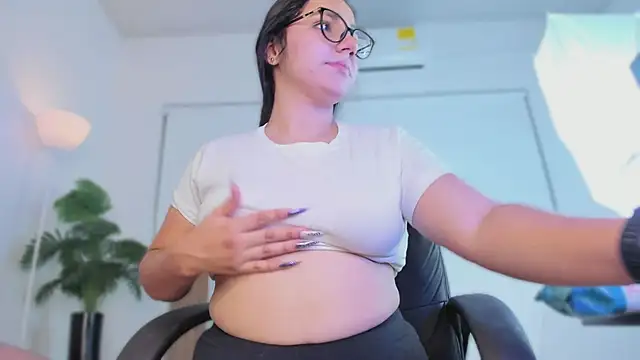 Ayha_khalaf's cam snapshot