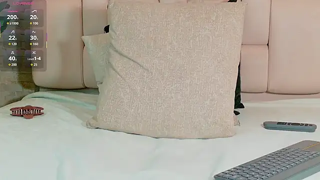 EmilyAllen_1's cam snapshot