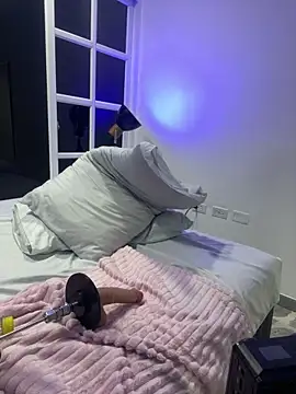 loladupont's cam snapshot