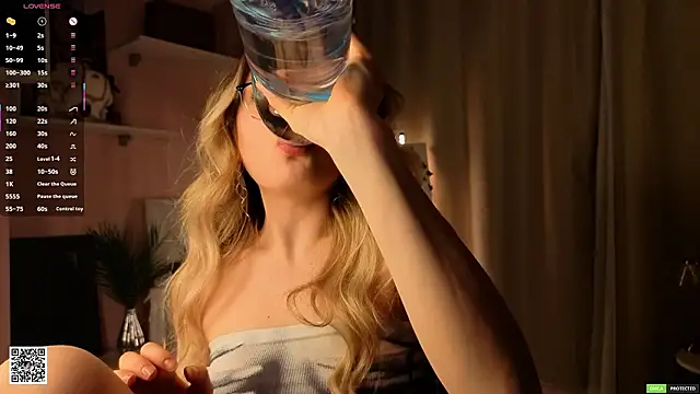 JulieLupo's cam snapshot