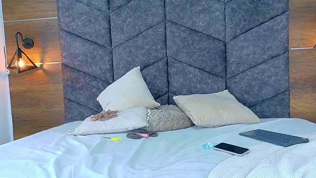 RiriiBrunette__'s cam snapshot