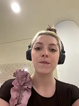 LoraaDoll's cam snapshot