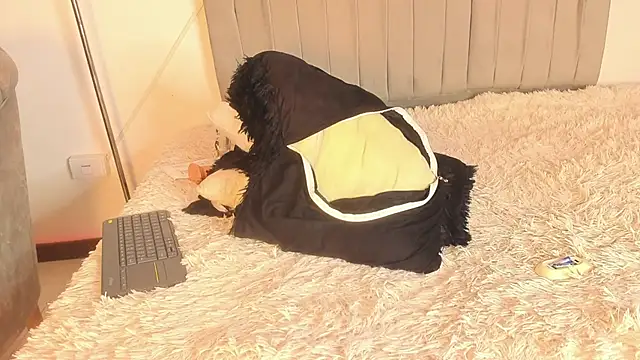 im_tiffany_'s cam snapshot