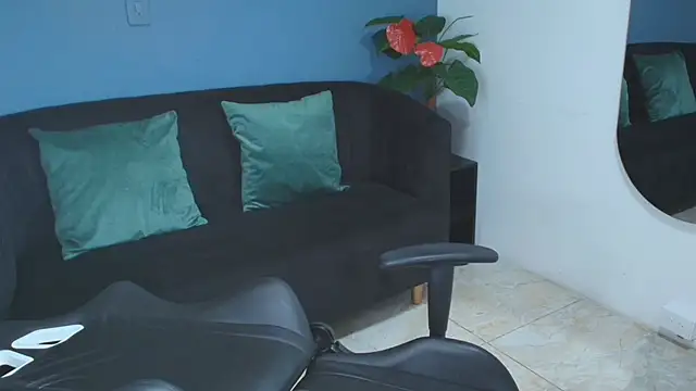 Zamira_Taylor's cam snapshot