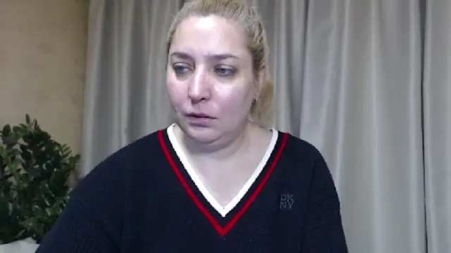 sweetpussy13's cam snapshot