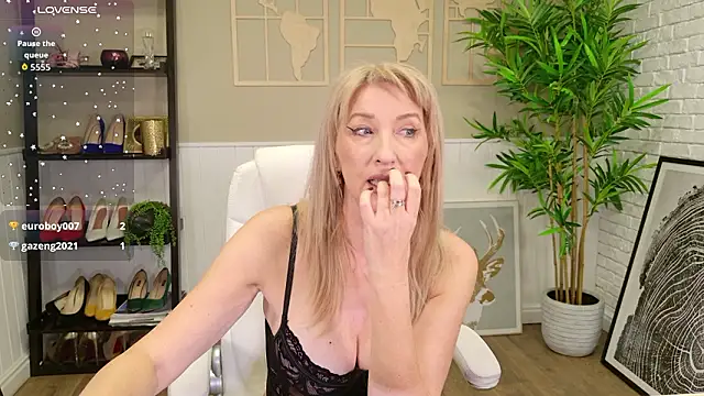 LadyLeea's cam snapshot