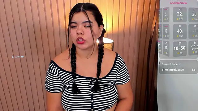 klhoe_boobs's cam snapshot