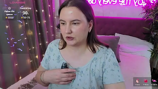 FeralPeach's cam snapshot