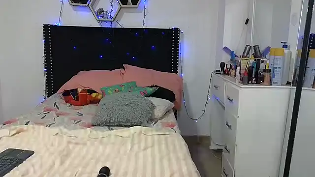 charlotte_077's cam snapshot