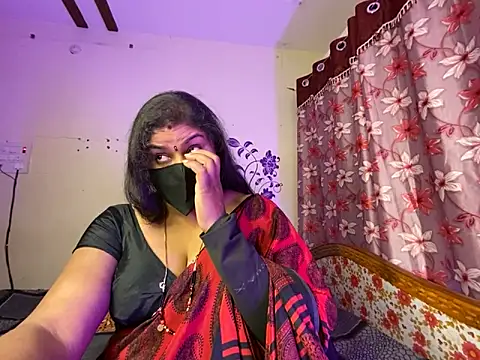 LouleyRanii live sex cam