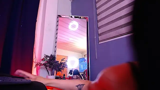 Emilyy05_'s cam snapshot