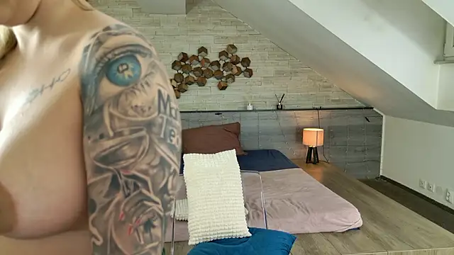 hornyb33_'s cam snapshot