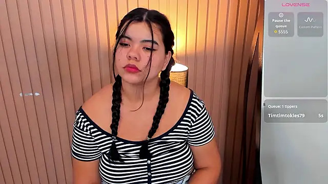 klhoe_boobs's cam snapshot