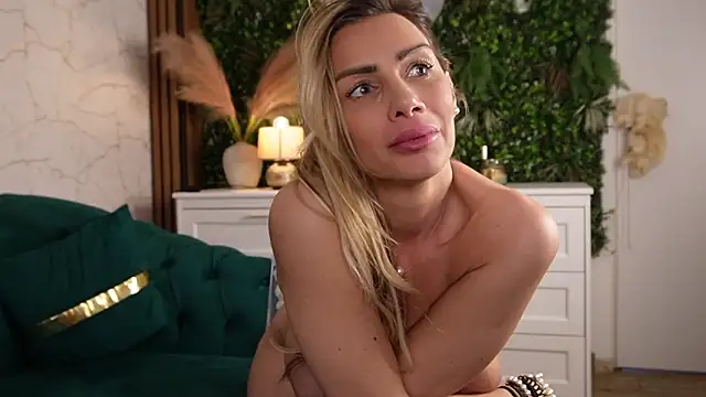 angel_wow_'s cam snapshot