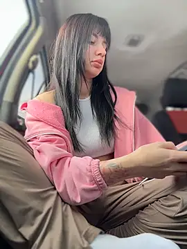 JulliaVegas live sex cam