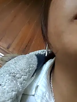 miumiu_sexy2x's cam snapshot