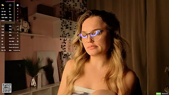 JulieLupo's cam snapshot