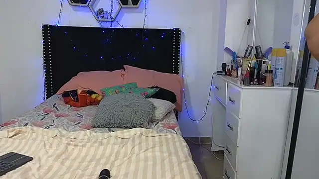 charlotte_077's cam snapshot