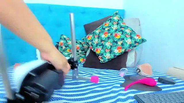 neferet_opal's cam snapshot