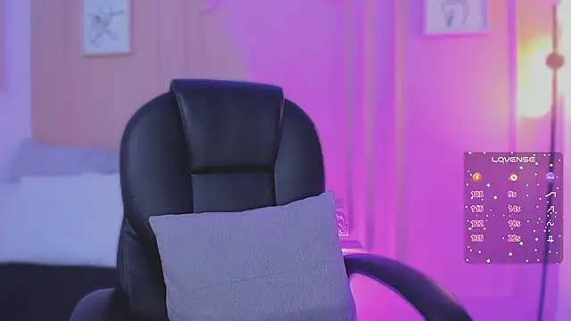 lucy_neil's cam snapshot