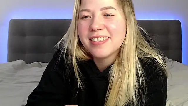 Embersweetbunny's cam snapshot